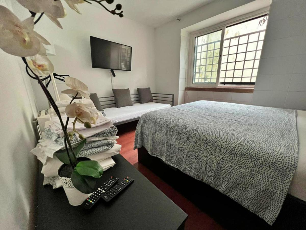 Room In Queluz 11 Minutes From Lisbon Exterior photo